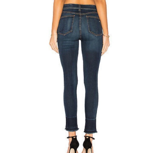 Rag & Bone / JEAN 10 inch capri, Style Modele in Color Stanwix
Size 29 - Picture 4 of 16